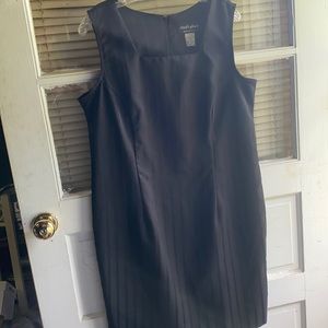 Chad’s Place Black pin striped Sz 16P Dress- NICE